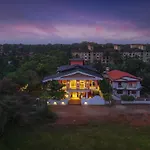 Treehouse Vega, A Boutique Hotel